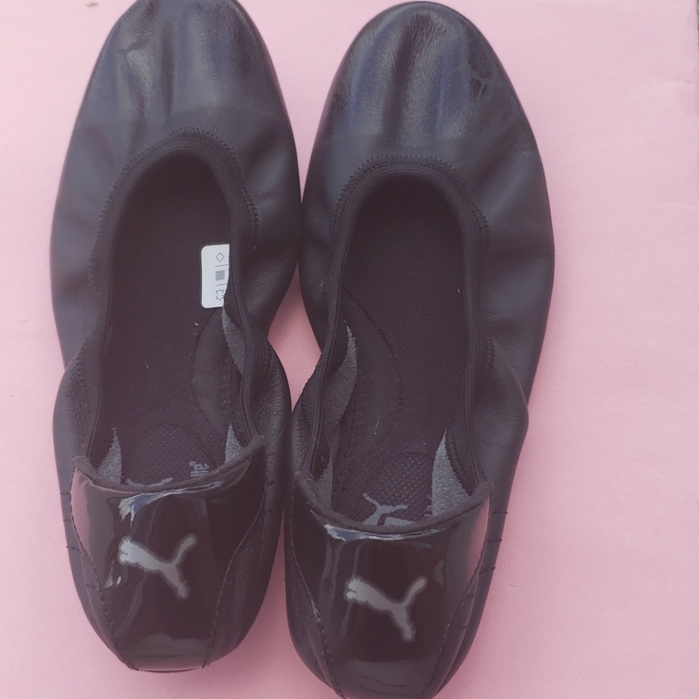 Puma women shoes  flats size 6/5 color black used